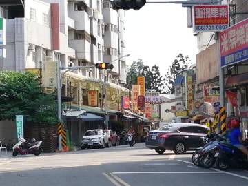 AE339 大學菁華三角店面